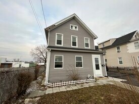 276 Seaview Ave in Bridgeport, CT - Building Photo