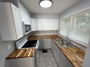 11065 Gertrude Ave in St. Ann, MO - Building Photo - Building Photo