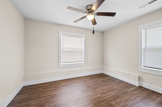 714 S Thomas Ave-Unit -714 S. Thomas Ave Unt A in Springfield, MO - Foto de edificio - Building Photo