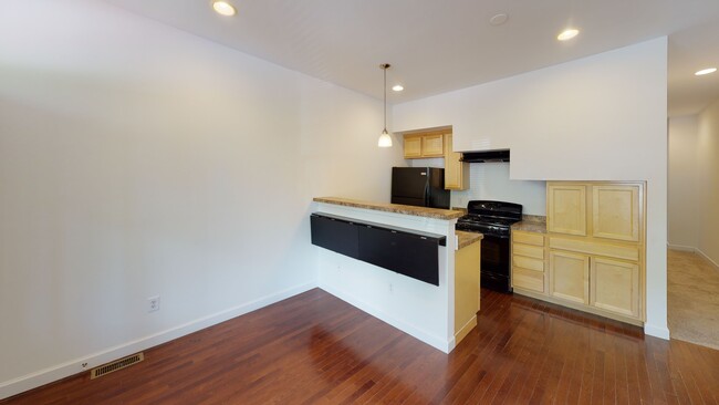 3415 Falls Rd, Unit D in Baltimore, MD - Building Photo - Building Photo