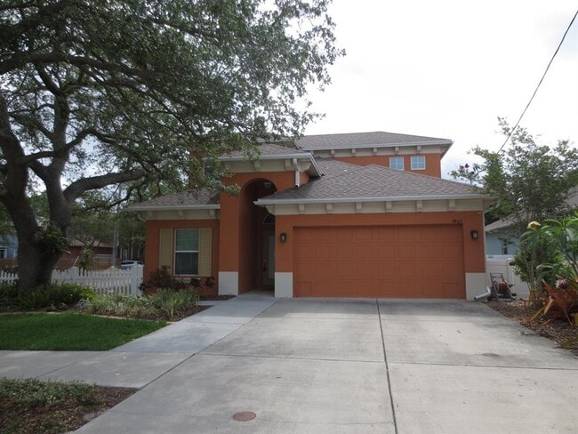 7402 S Fitzgerald St in Tampa, FL - Building Photo - Building Photo