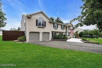 61 Lynn Dr in Toms River, NJ - Building Photo - Building Photo