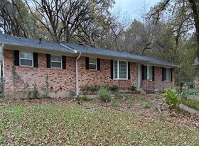 1001 Crestview Dr in Cedar Hill, TX - Building Photo