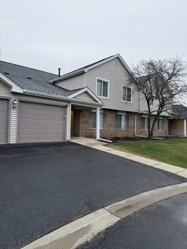 7040 Remington Ct in Woodridge, IL - Building Photo - Building Photo