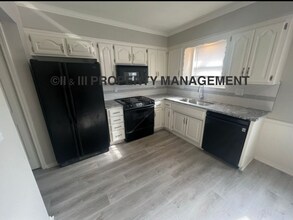 1422 E Penrose Ln in Olathe, KS - Building Photo - Building Photo