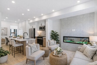 Mount Pleasant Parkside Townhomes in Calgary, AB - Building Photo - Building Photo