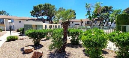 Sunrise Gardens 55+ Senior Apartments in Las Vegas, NV - Foto de edificio - Building Photo