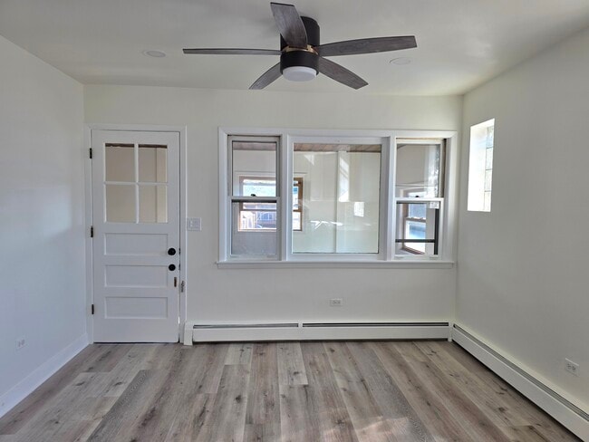 5063 N Menard Ave, Unit 2 in Chicago, IL - Building Photo - Building Photo