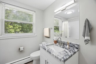 Eagle Rock Apartments at West Hartford in West Hartford, CT - Foto de edificio - Building Photo
