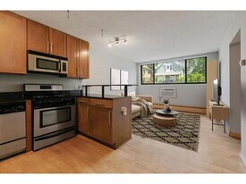 2530 1st Ave S in Minneapolis, MN - Building Photo