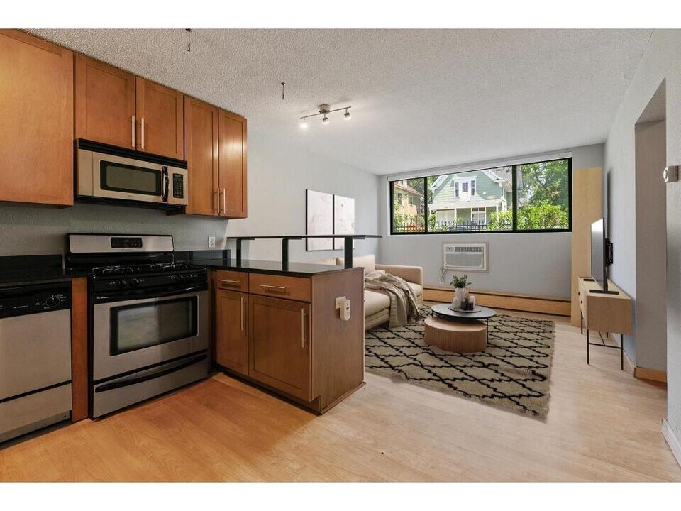 2530 1st Ave S in Minneapolis, MN - Building Photo