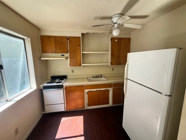 2103 3rd St, Unit B in Sacramento, CA - Foto de edificio - Building Photo