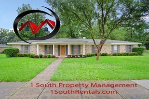 2205 Woodhillcrest Dr in Mobile, AL - Building Photo