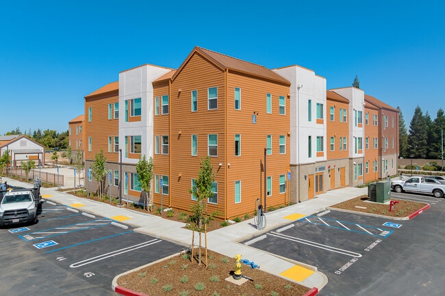 Pleasant Grove Apartments in Roseville, CA - Foto de edificio - Building Photo
