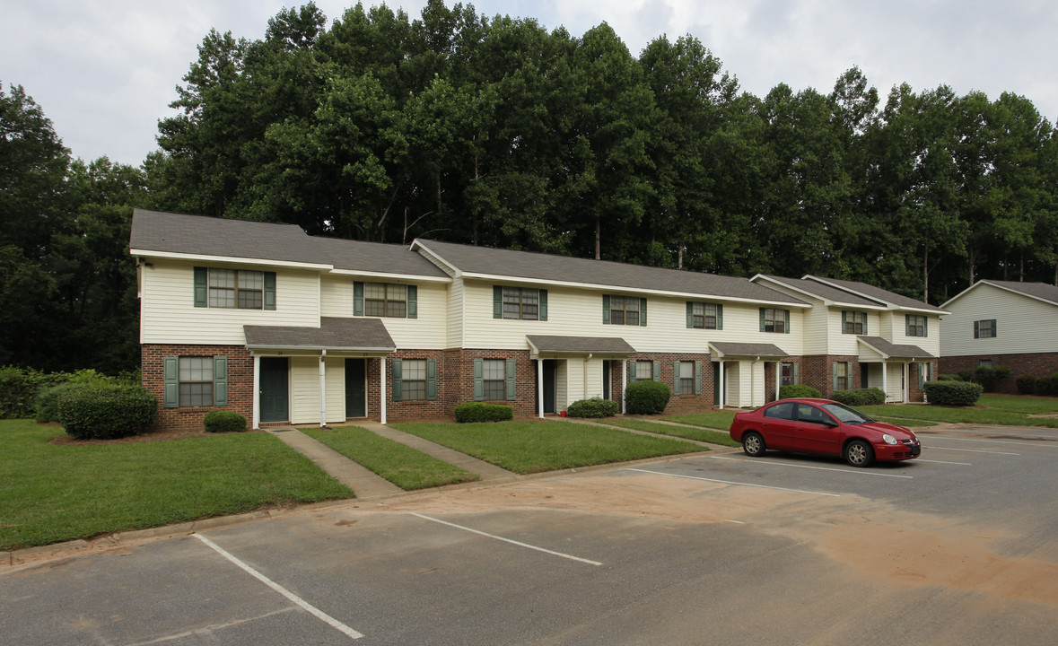 Three Oaks Apartments in Cowpens, SC - Foto de edificio