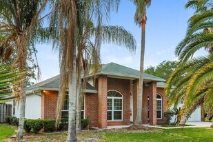 272 Village Green Ave in Jacksonville, FL - Building Photo