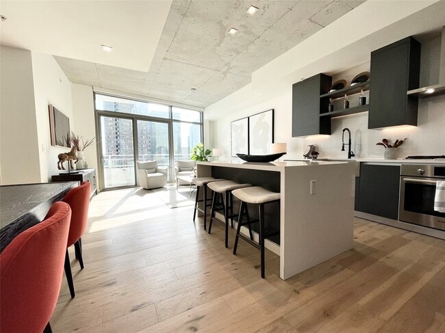 property at 1801 N Pearl St
