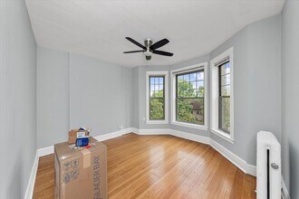 1055 W Grace St in Chicago, IL - Foto de edificio - Building Photo