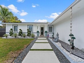 7324 SW 134th Ct in Miami, FL - Building Photo - Building Photo