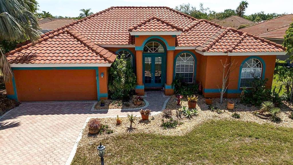 7118 42nd Ct E in Sarasota, FL - Foto de edificio