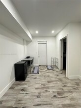 2275 NW 30th St in Miami, FL - Building Photo - Building Photo