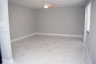 622 NE 6th St, Unit 2 in Hallandale Beach, FL - Building Photo - Building Photo