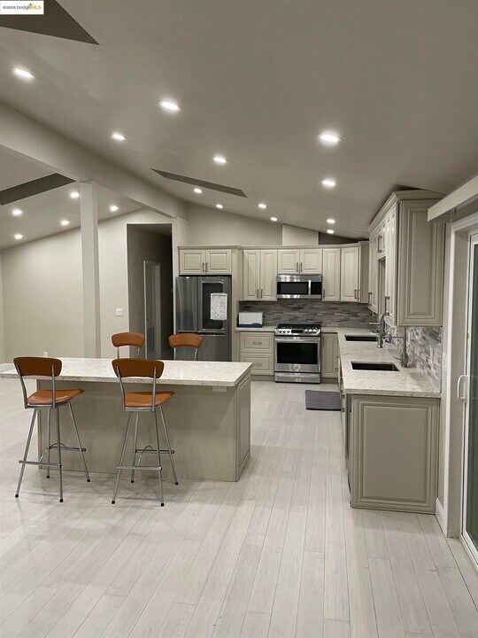 22550 Hidden Hollow Dr in Groveland, CA - Building Photo