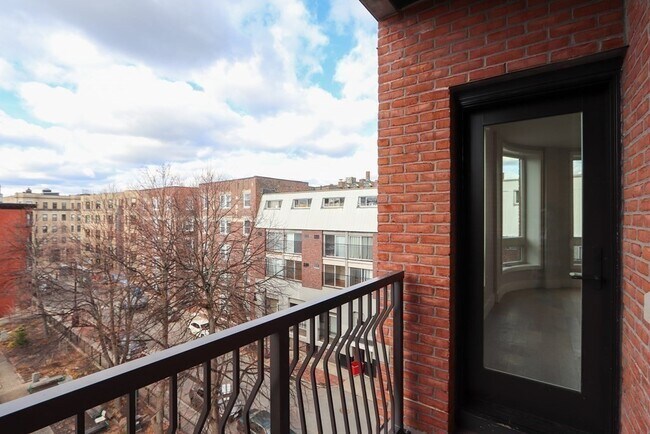 50 Symphony Rd, Unit 404 in Boston, MA - Building Photo - Building Photo