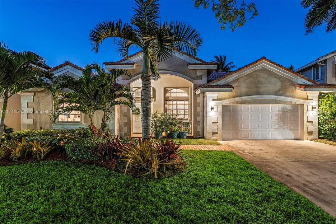 3884 Heron Ridge Ln in Weston, FL - Foto de edificio