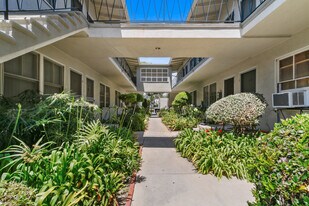 10900 Santa Monica Blvd Apartamentos