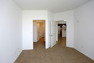 Old Orchard Apartments in Fargo, ND - Building Photo - Interior Photo