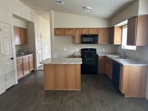 7826 E 44th Pl in Yuma, AZ - Building Photo - Building Photo