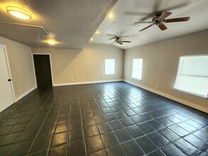 1727 Austin St in Portland, TX - Building Photo - Building Photo