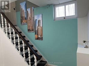 111 Bayview Pkwy in Newmarket, ON - Building Photo - Building Photo