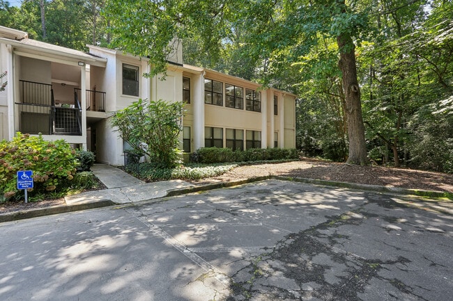 1612 Huntingdon Chase, Unit 1612 Huntingdon Chase in Atlanta, GA - Foto de edificio - Building Photo
