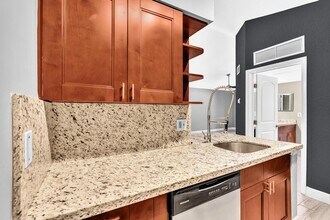 2803 N Oakland Forest Dr in Oakland Park, FL - Building Photo - Building Photo