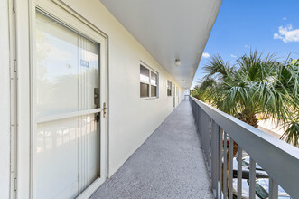198 NW 67th St in Boca Raton, FL - Building Photo - Building Photo
