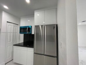7400 SW 39th St in Miami, FL - Building Photo - Building Photo