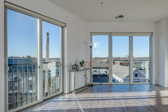 Vue Apartments in Milwaukee, WI - Building Photo - Interior Photo