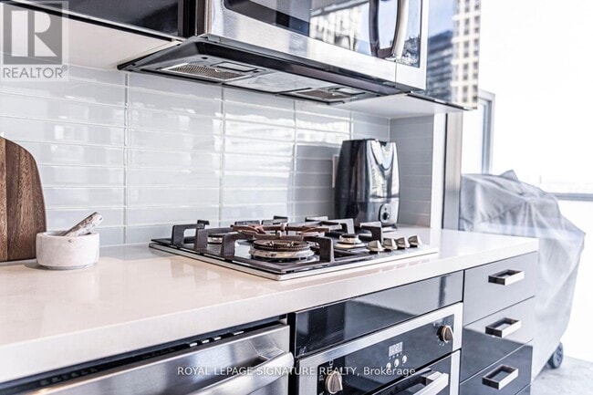 11 Charlotte St in Toronto, ON - Building Photo - Building Photo