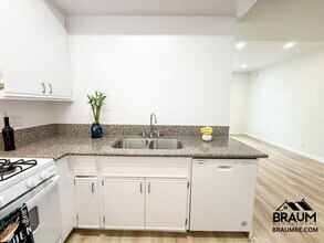 11459 Collins St in Los Angeles, CA - Building Photo - Building Photo