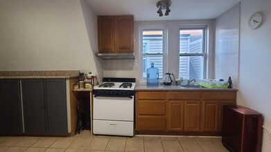 42 49th St, Unit 3 in Weehawken, NJ - Foto de edificio - Building Photo