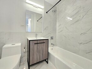 1735 York Ave in New York, NY - Foto de edificio - Building Photo