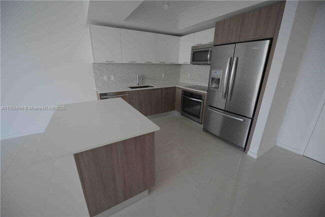 5252 NW 85th Ave in Doral, FL - Building Photo - Building Photo