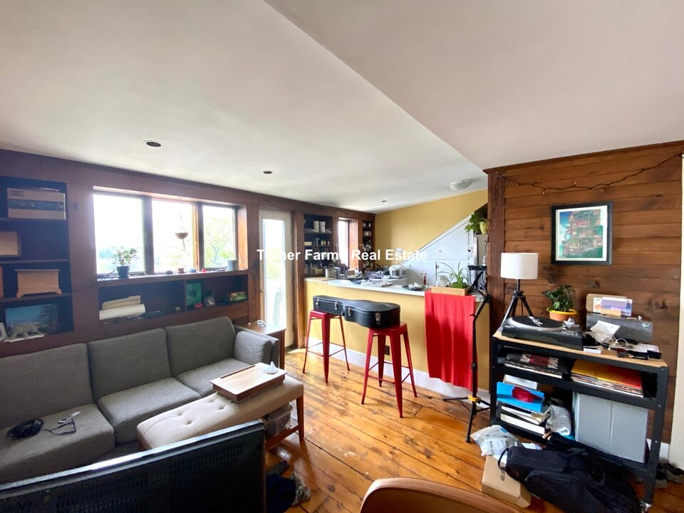 57 Atherton St, Unit 3 in Somerville, MA - Foto de edificio