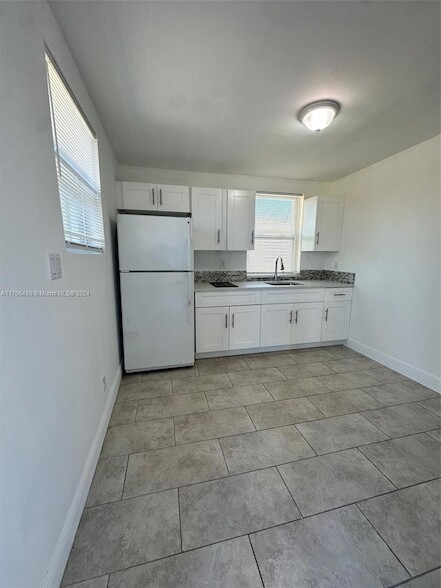 7176 SW 12th St, Unit 1 in Miami, FL - Building Photo - Building Photo