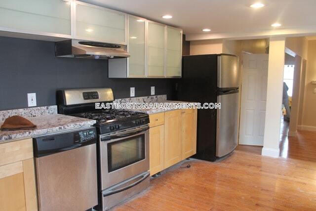 82 Bremen St in Boston, MA - Building Photo