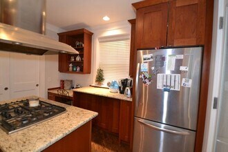1406 W Cornelia Ave, Unit 2 in Chicago, IL - Building Photo - Building Photo