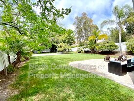 2767 Southampton Rd in Carlsbad, CA - Building Photo