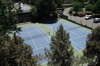 3240 Iris Ave, Unit 206 in Boulder, CO - Building Photo - Building Photo